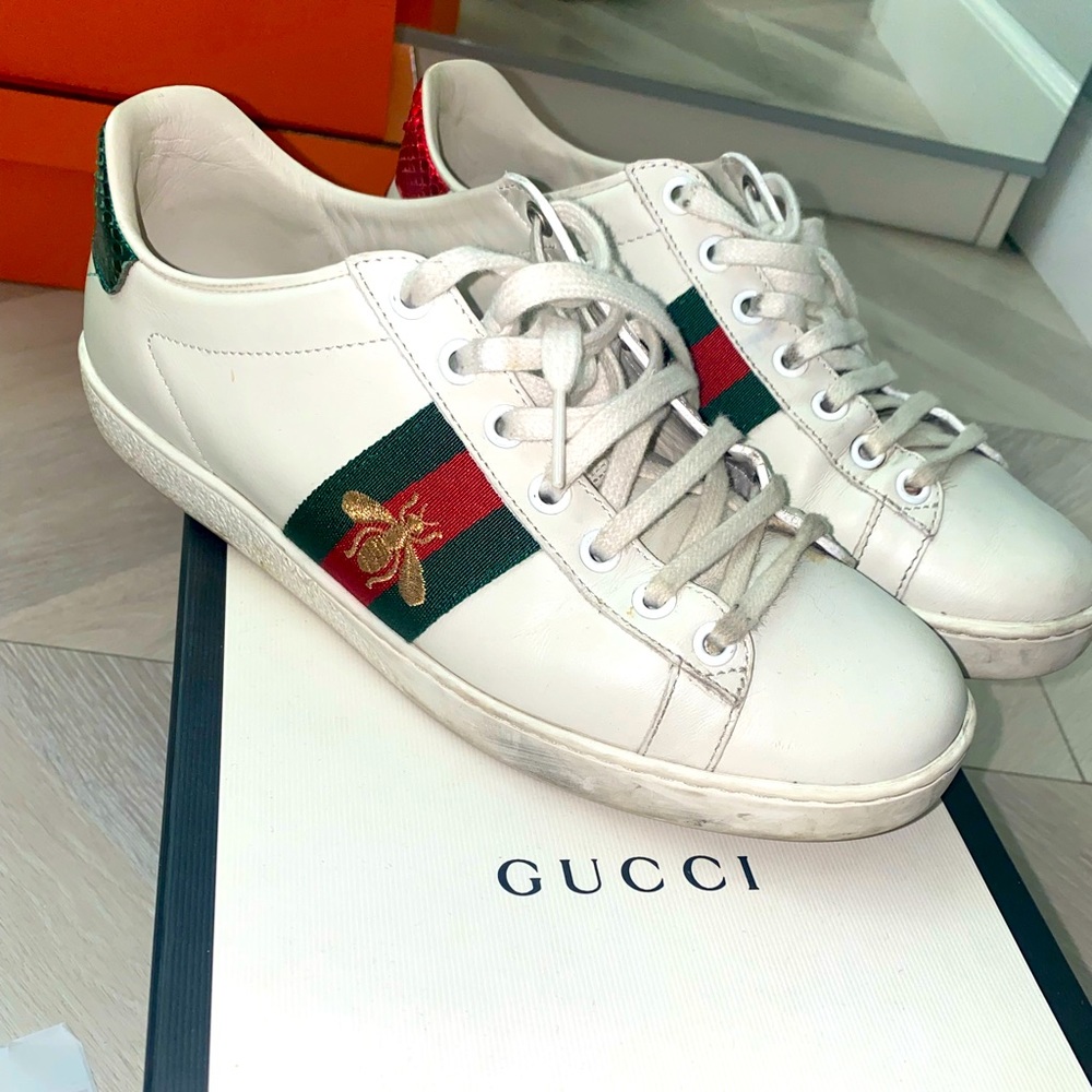 Gucci ace sneaker with bee